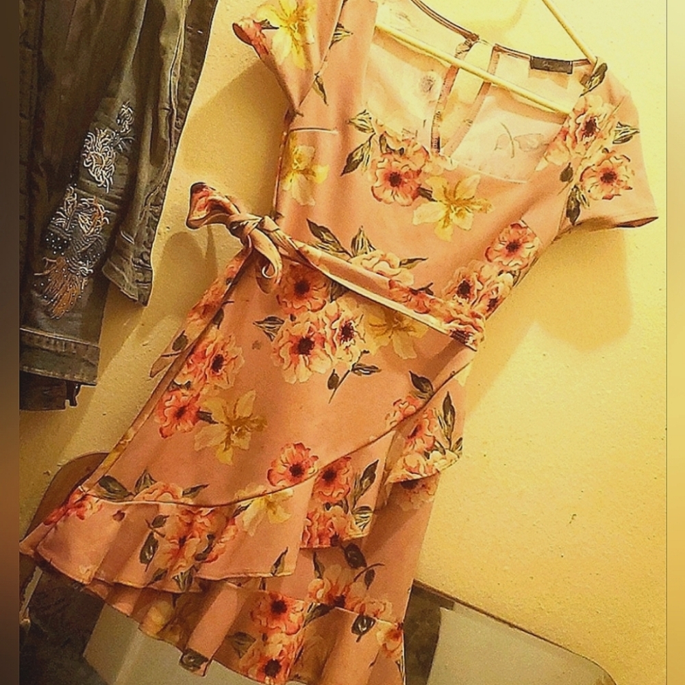 Shop 17, Pink Ruffle Mini Dress w/Flower Pattern & Square Neckline, Size Medium
